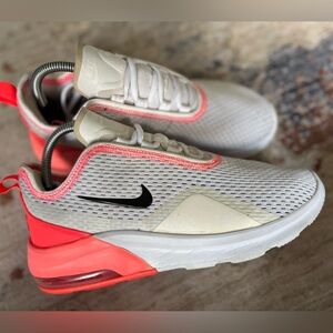 Nike Air Max Motion Women’s Athletic shoes